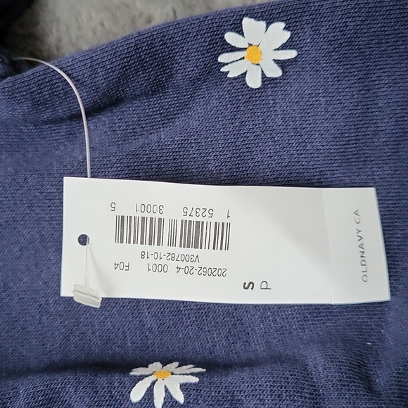 NWT! Navy Blue Daisy Print Sweatshirt! Size Small! - Picture 2 of 9